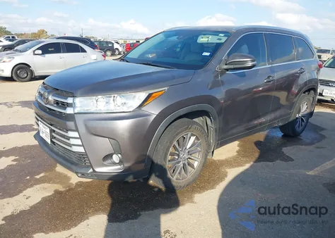 2018 Toyota Highlander Xle z USA, uszkodzony, nr VIN 5TDKZRFHXJS534847